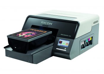 Ricoh yeni Ri 1000 doğrudan giysiye baskı makinesini piyasaya sürdü