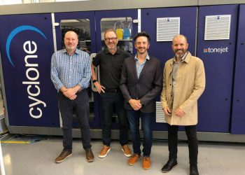 İlk Tonejet Cyclone içecek kutusuna dijital baskı makinesi
