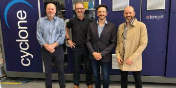 İlk Tonejet Cyclone içecek kutusuna dijital baskı makinesi