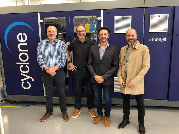 İlk Tonejet Cyclone içecek kutusuna dijital baskı makinesi