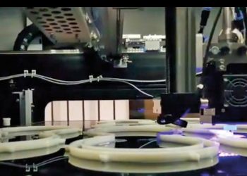 Hızlı kişisel korunma ekipmanı üretimiyle  Massivit 3D salgınla mücadeleye katkıda bulunuyor