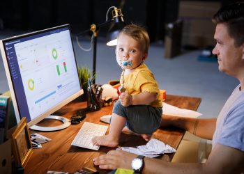 Evden çalışmanın dramı: İş bitmiyor, bilgisayar hiç kapanmıyor