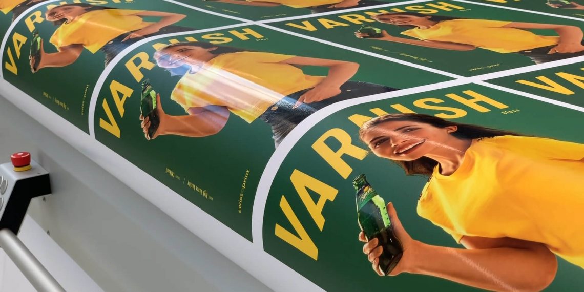 Yeni esnek verniği ve turuncu rengi ile swissQprint’ten göz alıcı baskılar