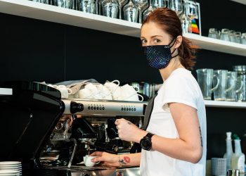 Durst İtalya’daki demo merkezinde maske üretiyor