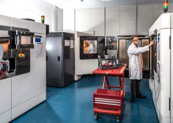 İngiliz savunma güvenlik ve havacılık devi BAE Systems fabrikasını geleceğe hazırlamak için dördüncü Stratasys F900 3D yazıcıyı kurdu