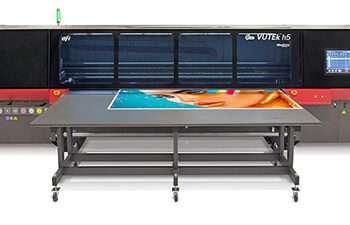 Hızlı, ekonomik üretim ikinci EFI VUTEk yatırımının yolunu açtı