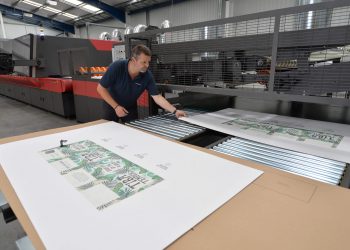 EFI Nozomi beyaz UV LED mürekkeplerle rekabet avantajı