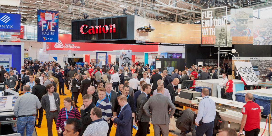 Amsterdam’daki FESPA Global Print Expo için Katılımcılar kuyrukta