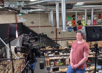 Talep üzerine verimli, çok yönlü spor giyim üretimi için  Kornit Avalanche Poly Pro