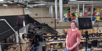 Talep üzerine verimli, çok yönlü spor giyim üretimi için  Kornit Avalanche Poly Pro