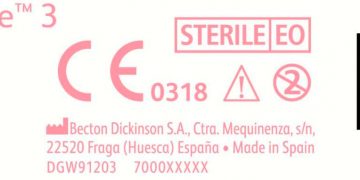 İspanyol Becton DickinsonAstra Zeneca aşısı ambalajlarına Domino K600i ile kod basıyor