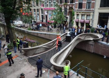 İlk 3D baskılı çelik köprü Amsterdam’da kullanımda