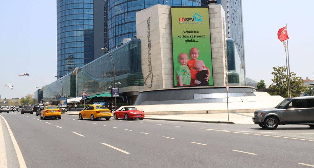 Genç Aredliler Kansersiz Yaşam Derneği ve LÖSEV’e destek verdi