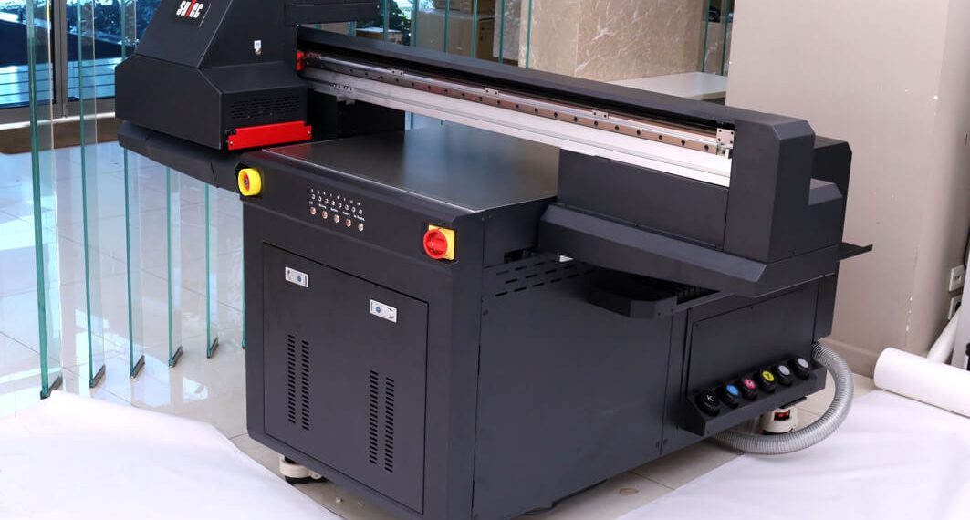 Lidya Grup Ege Bölgesi Satış Müdürü Ertan Uzun, “Sutec UV baskı makinasınden öte, özünde bir ilham kaynağıdır”