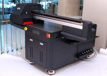 Lidya Grup Ege Bölgesi Satış Müdürü Ertan Uzun, “Sutec UV baskı makinasınden öte, özünde bir ilham kaynağıdır”