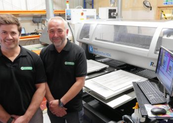 Talep üzerine dijitalleştirilmiş üretim verimliliği için GoCustom Clothing, Kornit Avalanche HD6 ve KornitX İş Akış Platformu kullanıyor