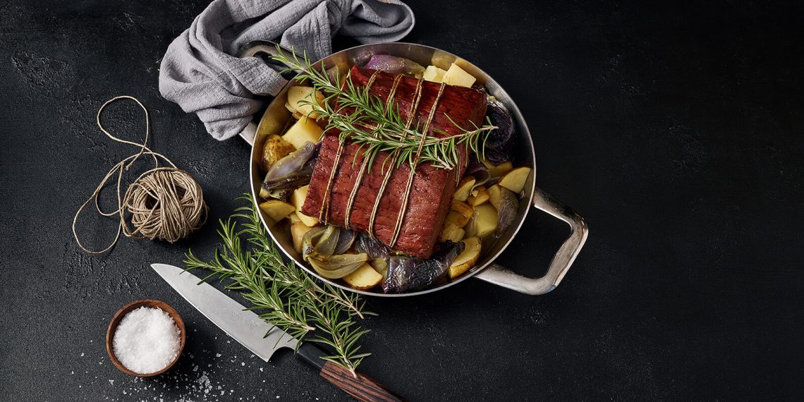 Avrupa’nın önde gelen şeflerinin onayı ile Redefine Meat, dünyanın ilk hazır yapay etini piyasaya sürdü