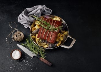 Avrupa’nın önde gelen şeflerinin onayı ile Redefine Meat, dünyanın ilk hazır yapay etini piyasaya sürdü