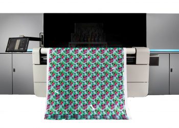 Ölçeklenebilirlik, operasyonel çok yönlülük, 24 saatlik üretim için Blur, Kornit Digital’i kullanıyor