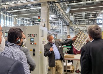 POLAR, LabelDay’de en yeni şekilli kesim makinelerini sundu