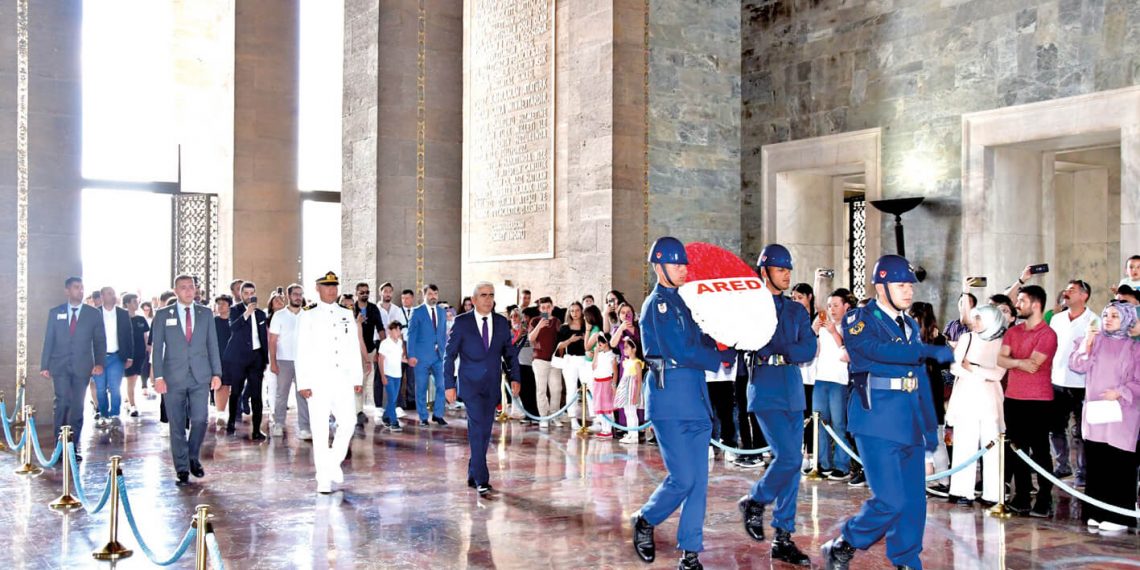 Kuruluş yıl dönümünde ARED ve Genç ARED Anıtkabir’deydi