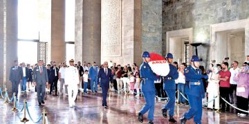 Kuruluş yıl dönümünde ARED ve Genç ARED Anıtkabir’deydi