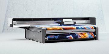 swissQprint’ten sürpriz yenilik: Kudu UV LED Flatbed Baskı Makinesi