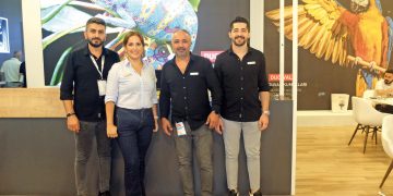 SIGN İstanbul’daMet Etiket ışıklı pano ve duvar kumaşları…