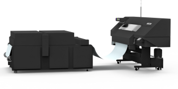 RICOH ilk dijital endüstriyel giysi dekorasyonunu sundu:RICOH Pro™ D1600 Direct to Film sistemi