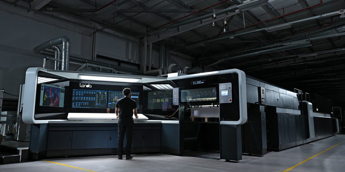 Advantage ColorGraphics ikinci Landa dijital baskı makinesi siparişini verdi