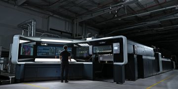 Advantage ColorGraphics ikinci Landa dijital baskı makinesi siparişini verdi
