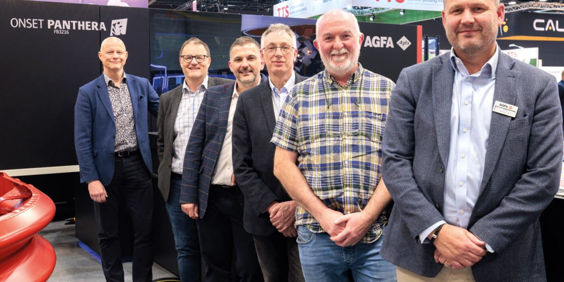 İngiltere’de ilk Onset Panthera dijital inkjet baskı makinesine yatırım