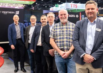 İngiltere’de ilk Onset Panthera dijital inkjet baskı makinesine yatırım