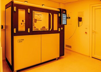 Sensör entegreli kemik implantları için  Çek Bilimler Akademisi, ilk Lithoz LCM çok malzemeli yazıcıyı aldı