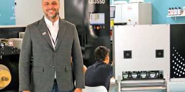 Labelexpo Europe 2025’teJetron Makine rulodan ruloya dijital etiket baskı makinesini sergiledi