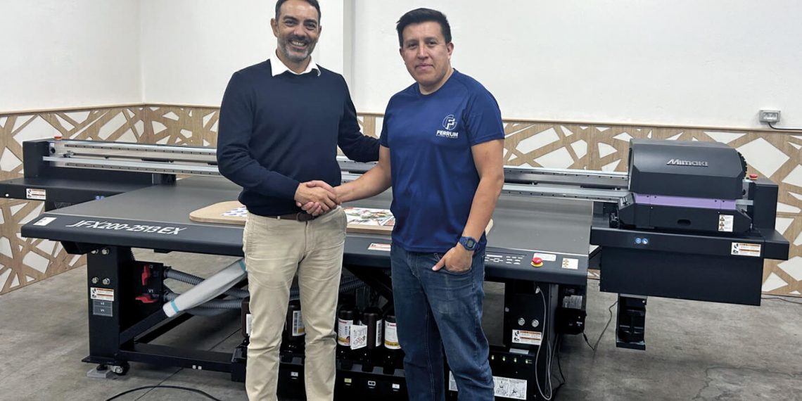 İlk kombine MimakiJFX200-2513EX ve CFX-2513 çözümü İspanya’da kuruldu