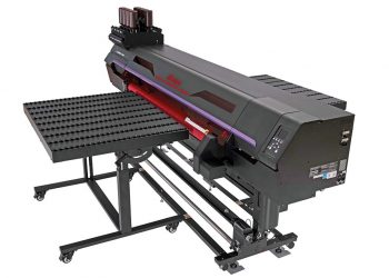 Sert ve esnek malzemeler için tek bir çözümMimaki yeni UJ330H-160 UV hibrit baskı makinesi