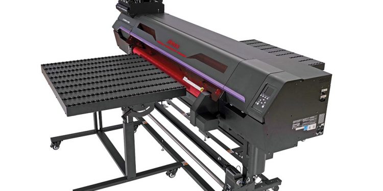 Sert ve esnek malzemeler için tek bir çözümMimaki yeni UJ330H-160 UV hibrit baskı makinesi