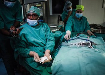 UP akademik öncüleri 3D baskılı kemikler kullanarak ilk orta kulak naklini yaptı